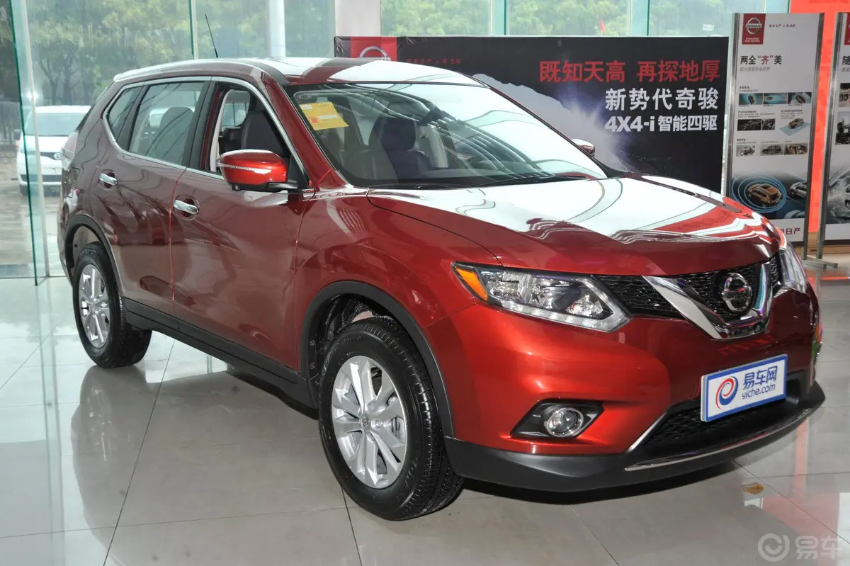 奇骏2.0L CVT 舒适版 两驱侧前45度车头向右水平