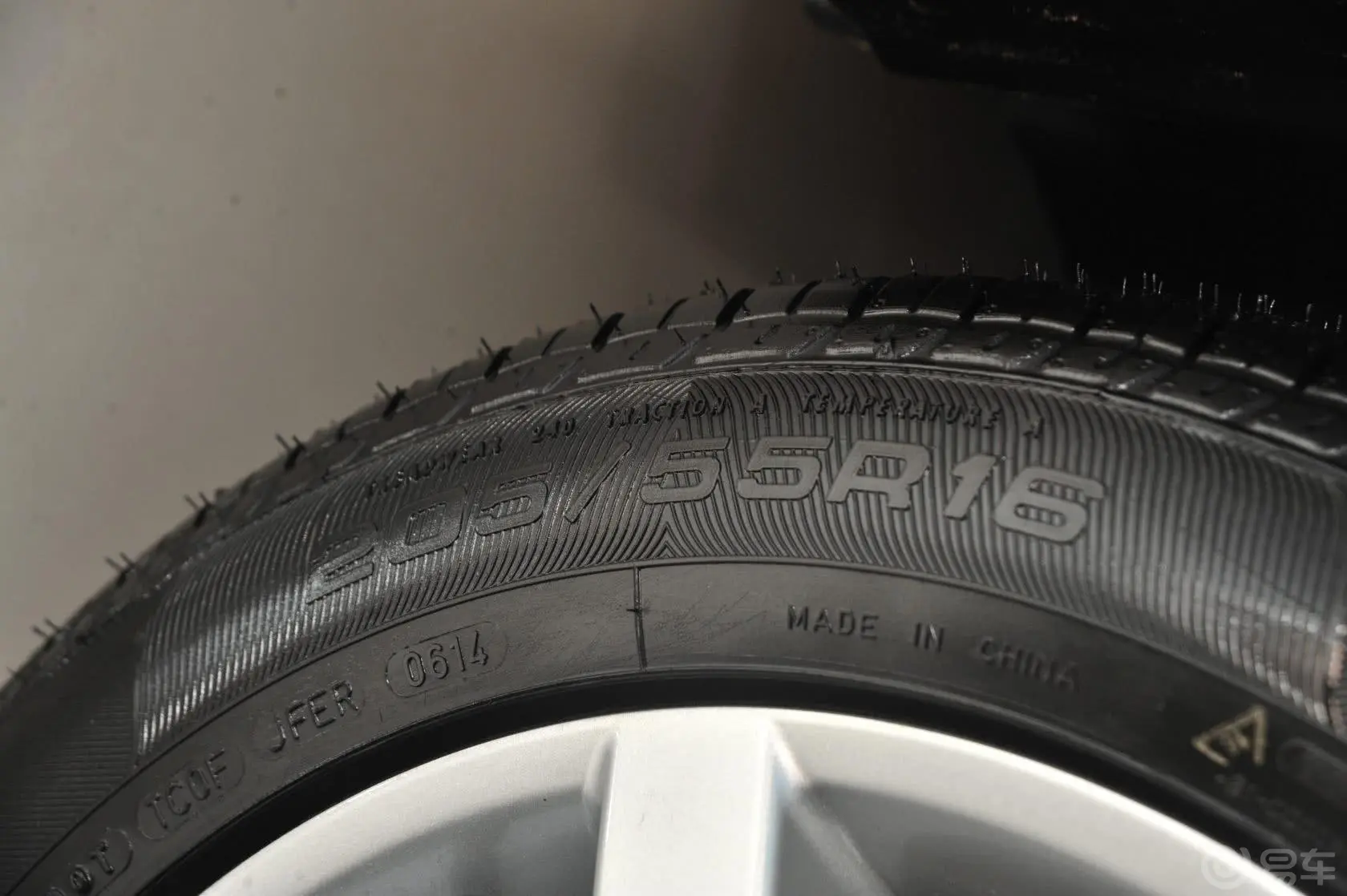 标致3081.6L 经典 自动 风尚型轮胎规格