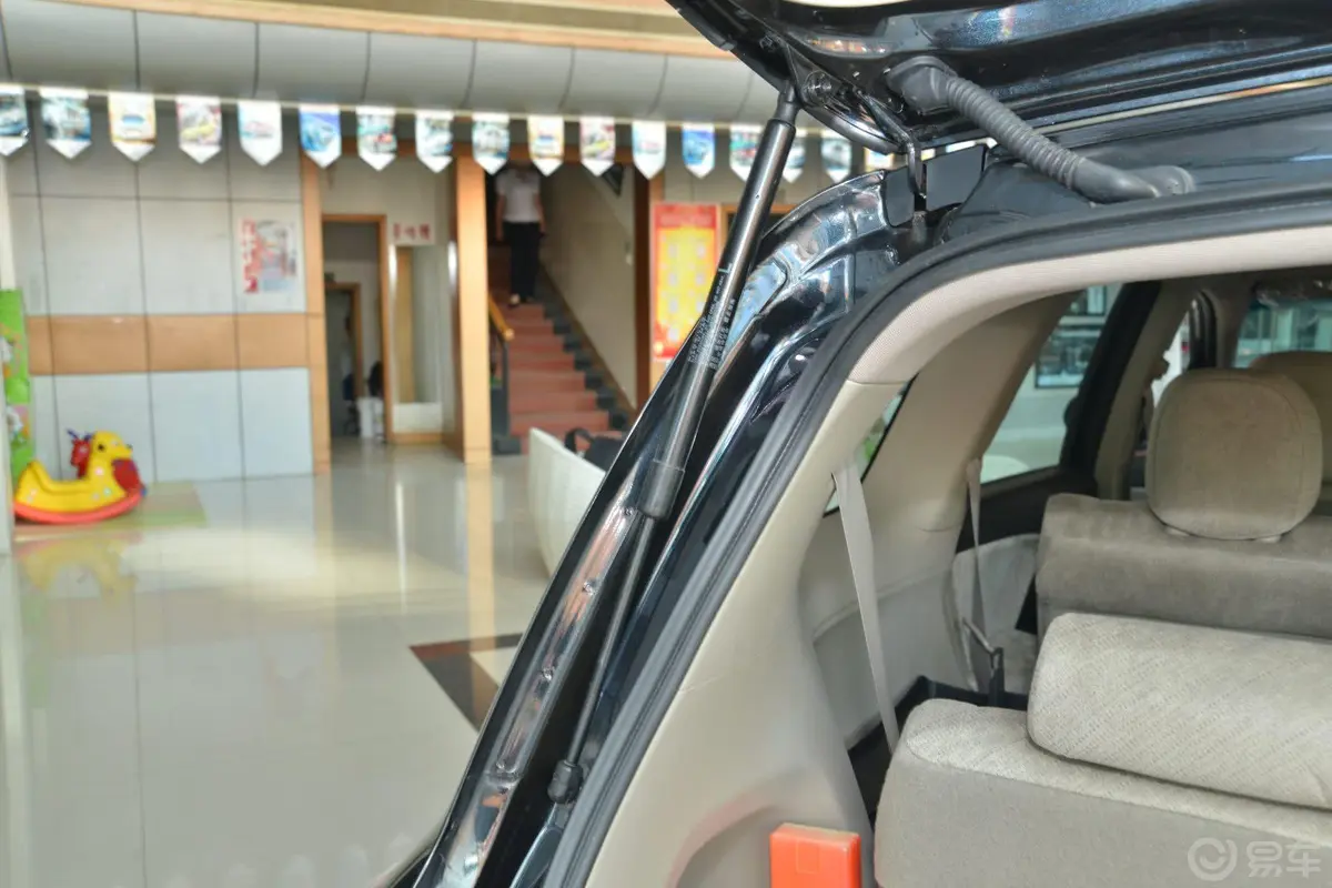奥德赛2.4L 自动 舒适版行李厢支撑杆