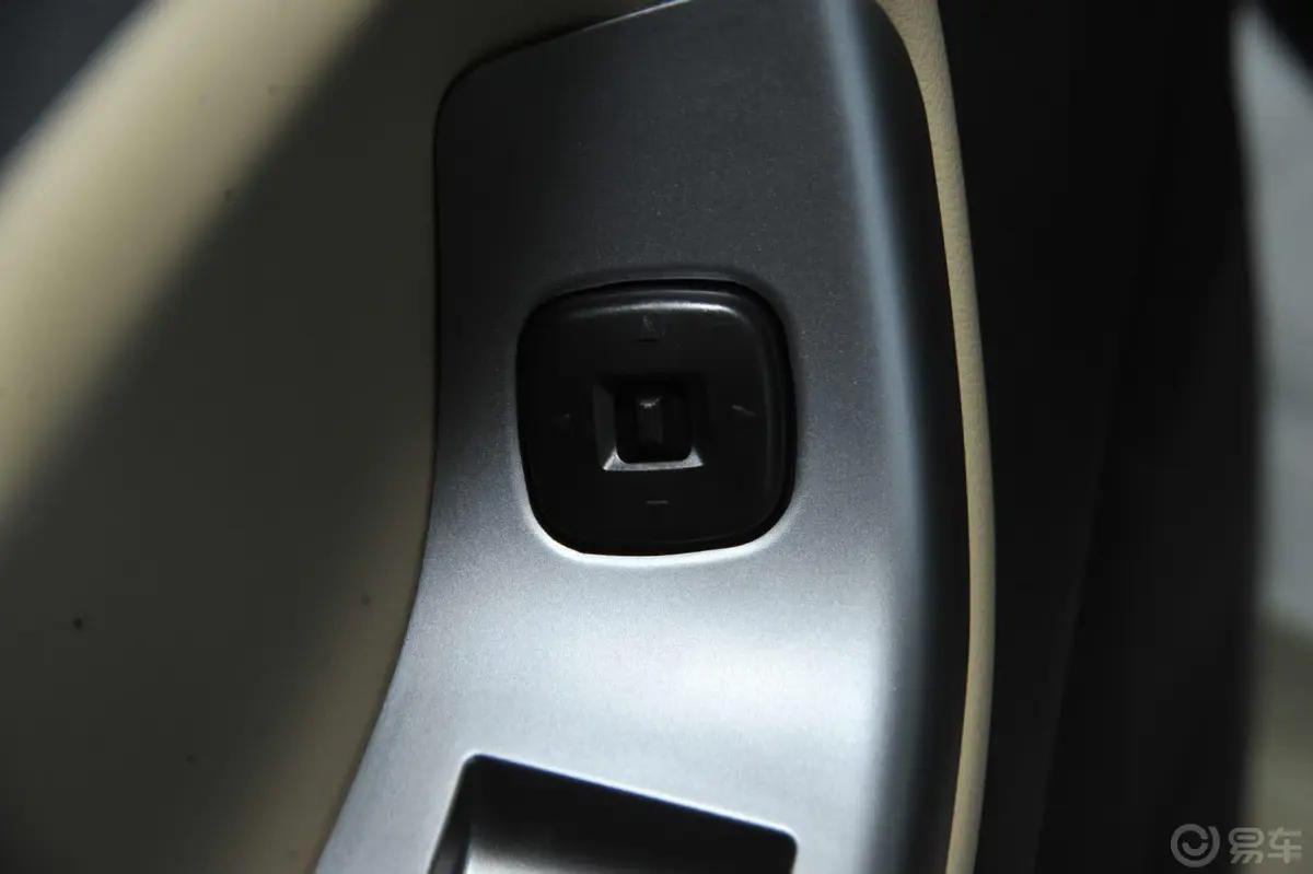 福美来F51.6L 自动 舒适型外后视镜控制键