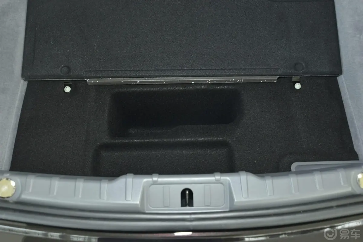 宝马7系740Li xDrive 马年限量版空间