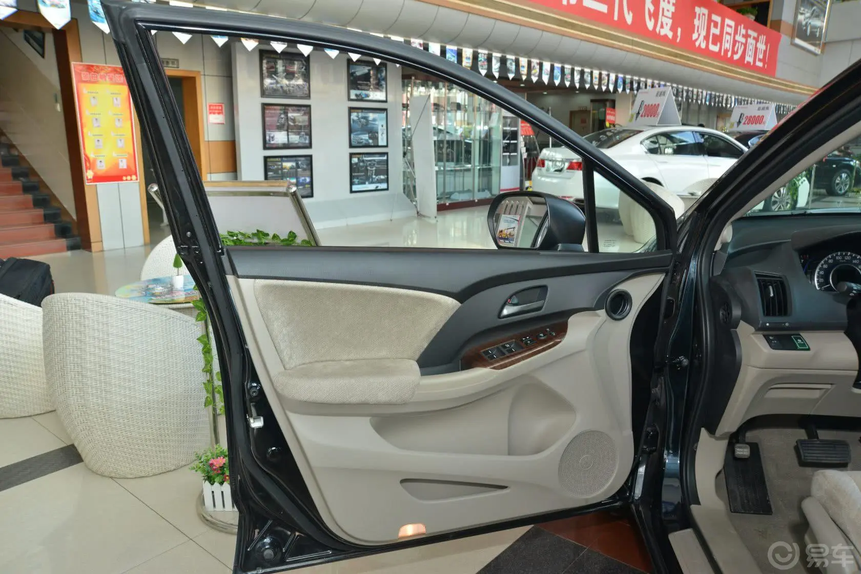 奥德赛2.4L 自动 舒适版驾驶员侧车门内门板