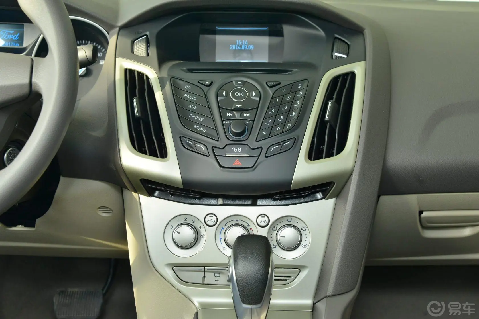 福克斯三厢 1.6L 自动 舒适型中控台整体