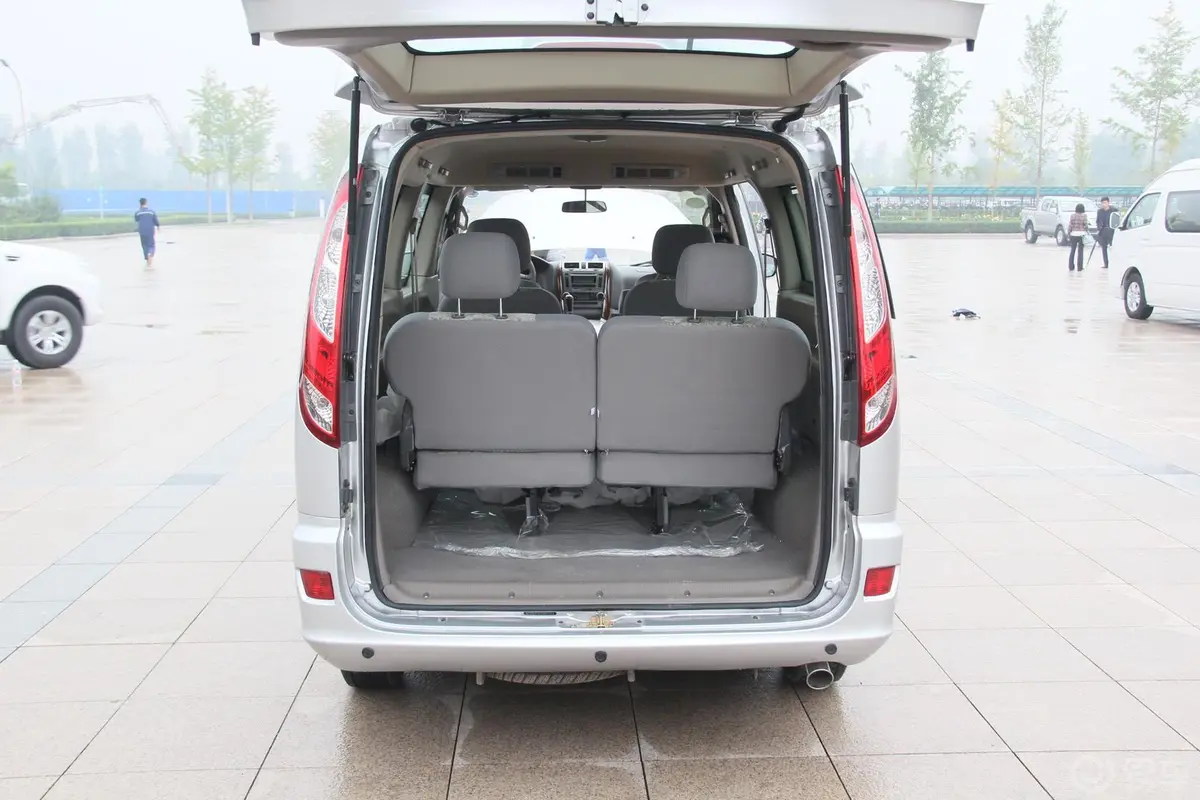 风景G52.0L 手动 财富快车经典版 汽油 VVT 短轴行李箱空间