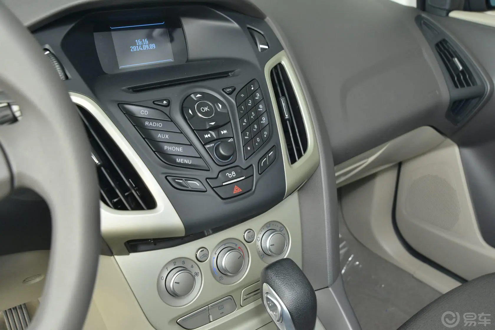 福克斯三厢 1.6L 自动 舒适型中控台驾驶员方向