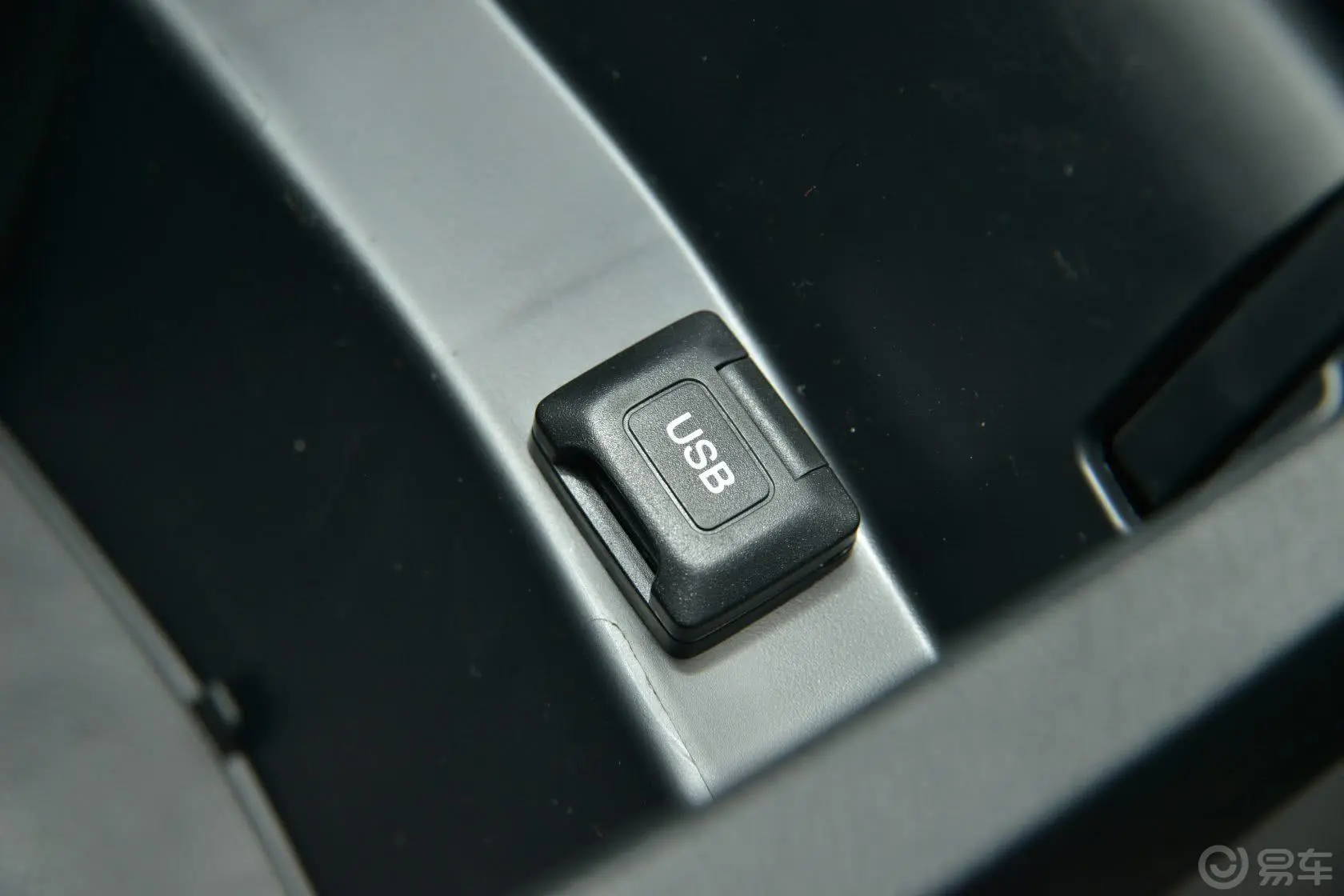 杰德1.8L CVT 豪华型（六座）USB接口