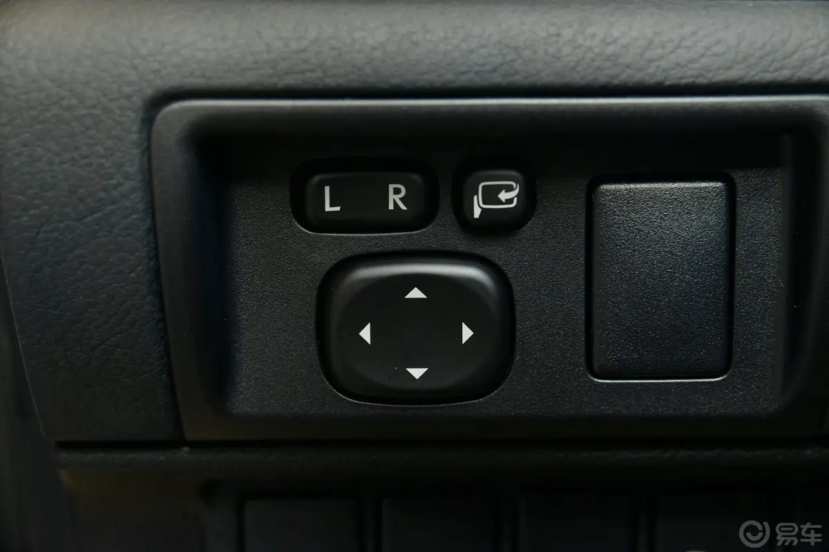 雷克萨斯ES300h 精英版外后视镜控制键