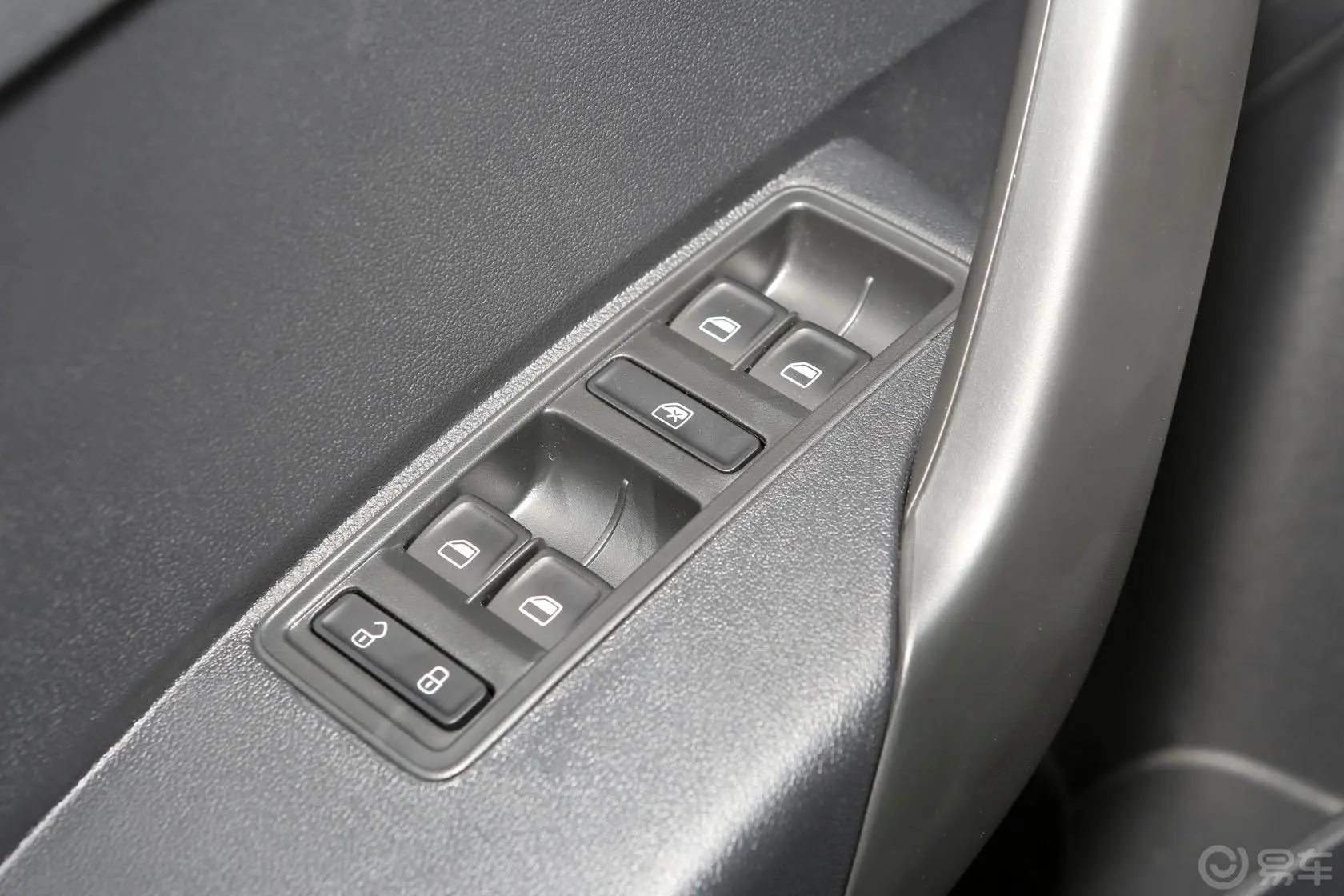 桑塔纳1.6L 自动 风尚版车窗升降键