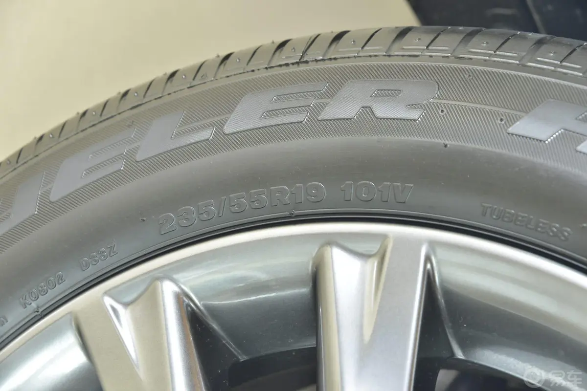 雷克萨斯RX350 豪华版轮胎规格
