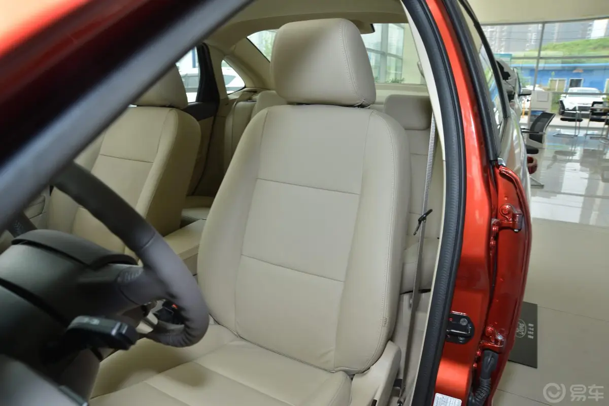 福克斯三厢 经典款 1.8L 手动 时尚型驾驶员座椅