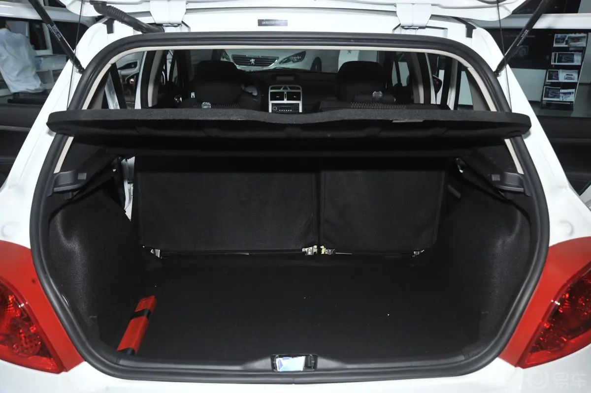 标致307两厢 1.6L 自动 舒适版行李箱空间
