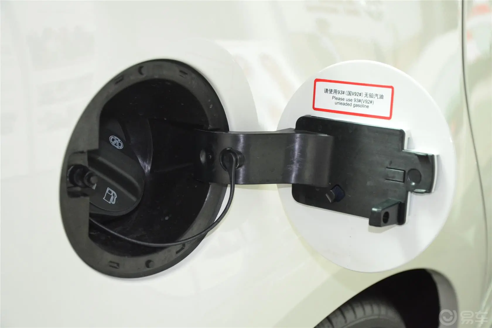绅宝D601.8T 自动 豪华型加油口
