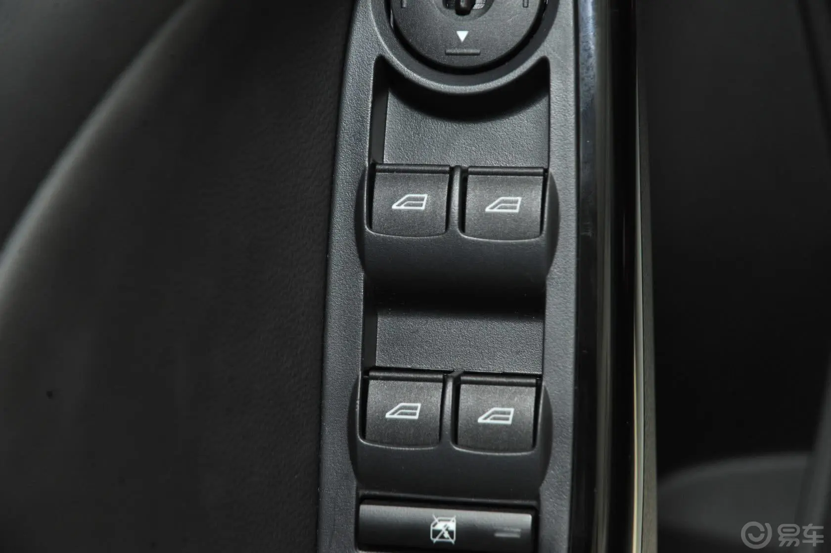 福克斯三厢 1.6L 自动 风尚型车窗升降键