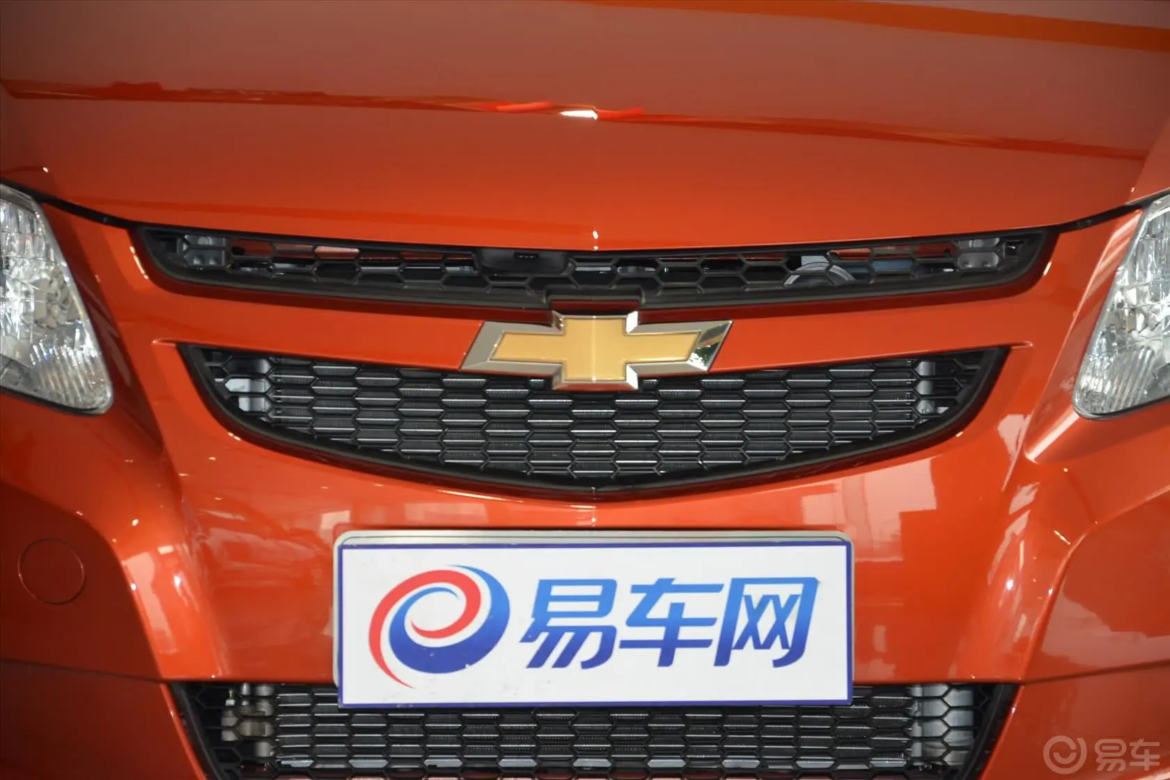 赛欧3两厢 1.2 SE EMT 理想版前格栅侧俯拍