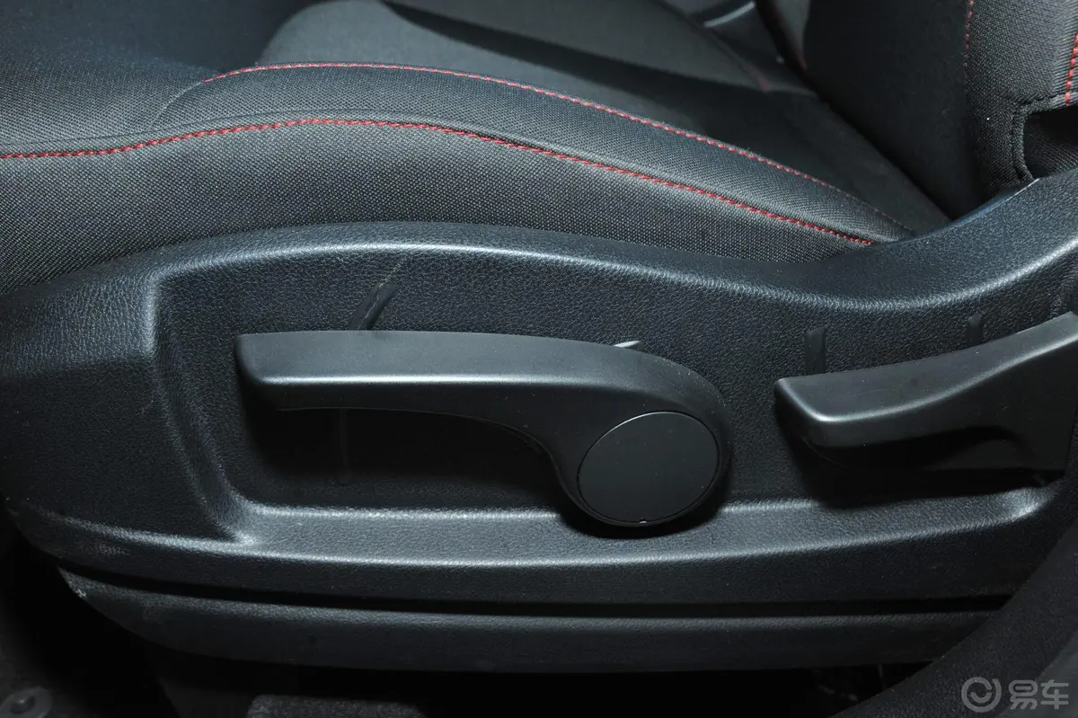 奔腾X802.0L 自动 舒适 周年纪念型座椅调节键