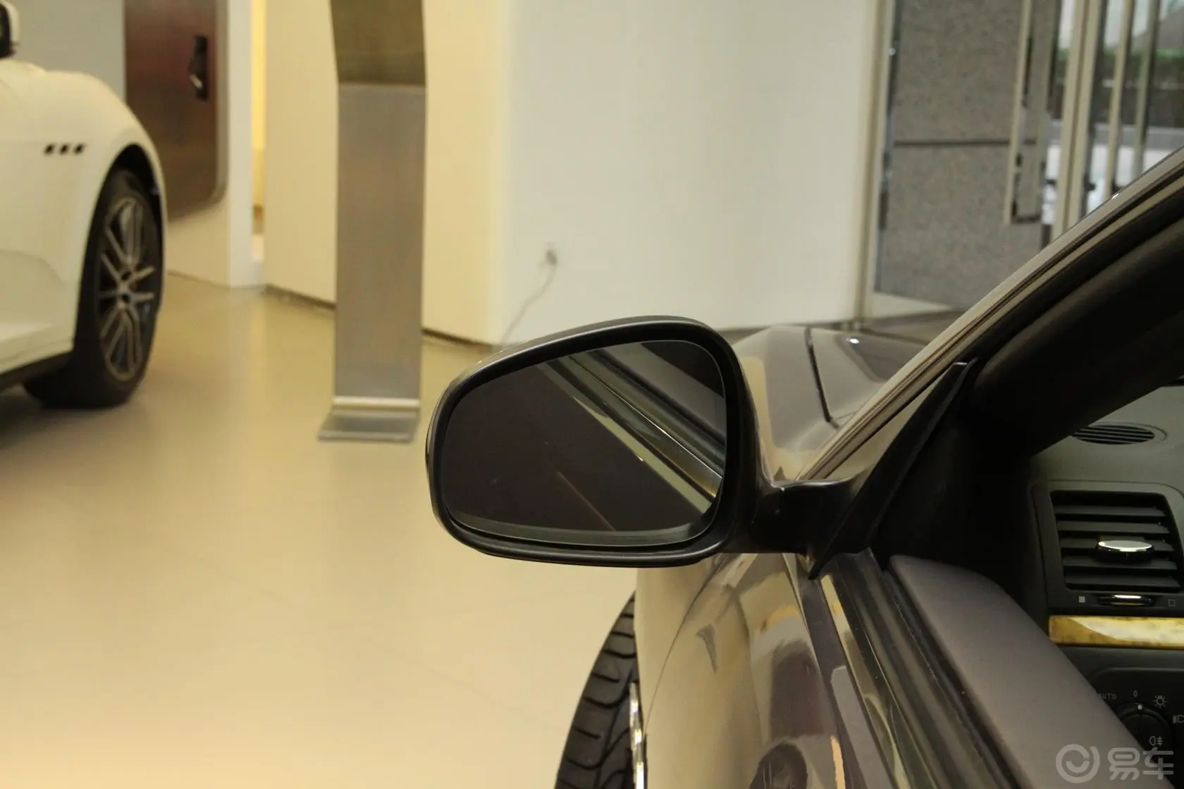 GranCabrio4.7L FENDI定制限量版敞篷跑车后视镜镜面（后）