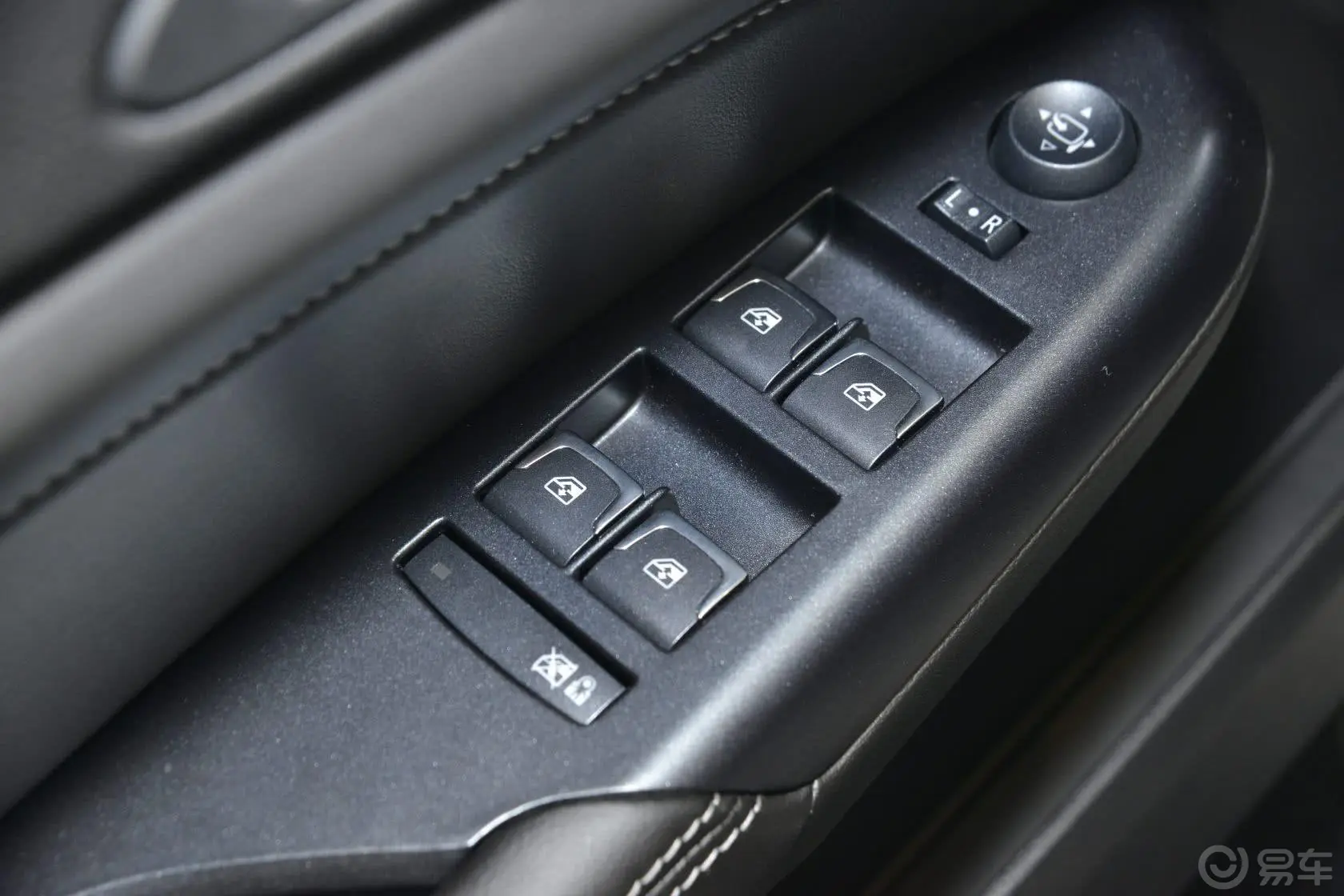 凯迪拉克SRX3.0L 手自一体 领先型车窗升降键