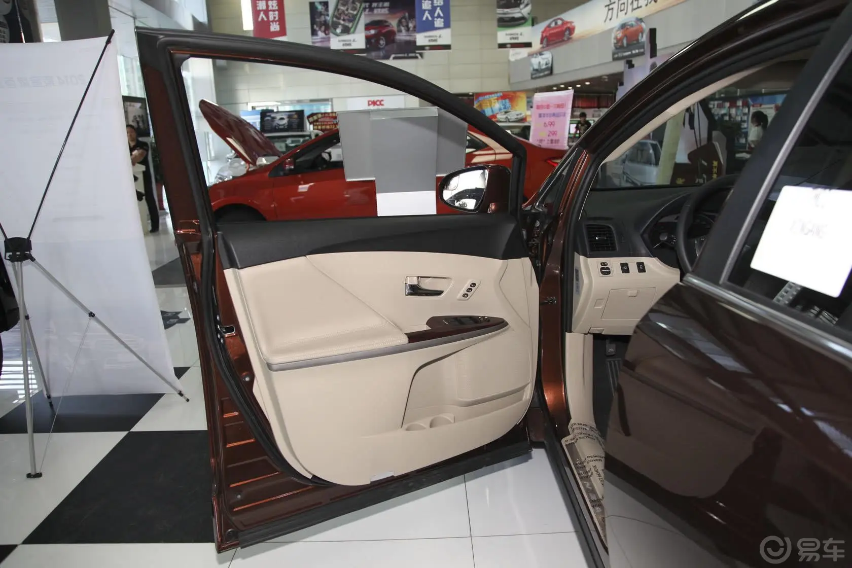 威飒(进口)2.7L 自动 两驱 豪华版驾驶员侧车门内门板