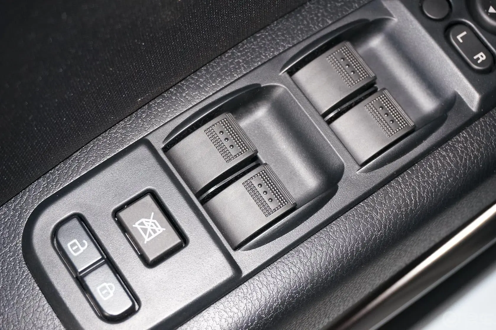 奔腾X802.0L 自动 舒适 周年纪念型车窗升降键