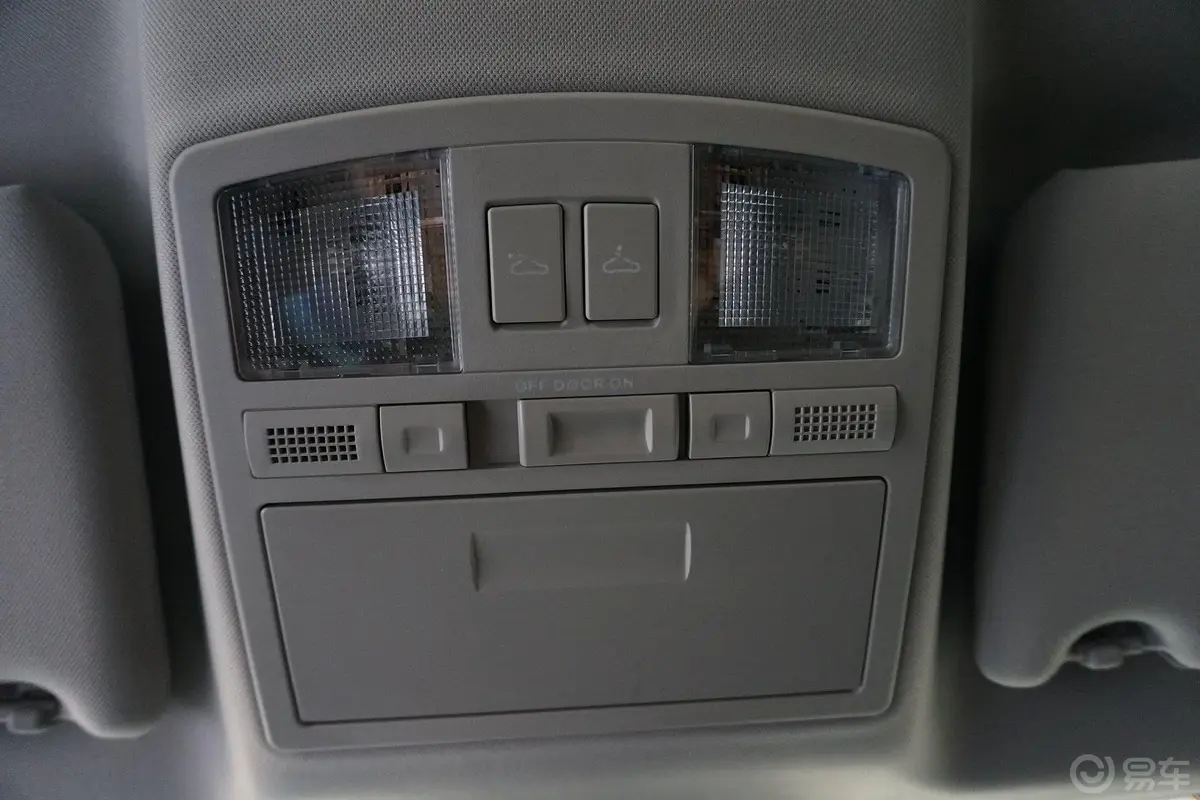 奔腾X802.0L 自动 舒适 周年纪念型前排车顶中央控制区