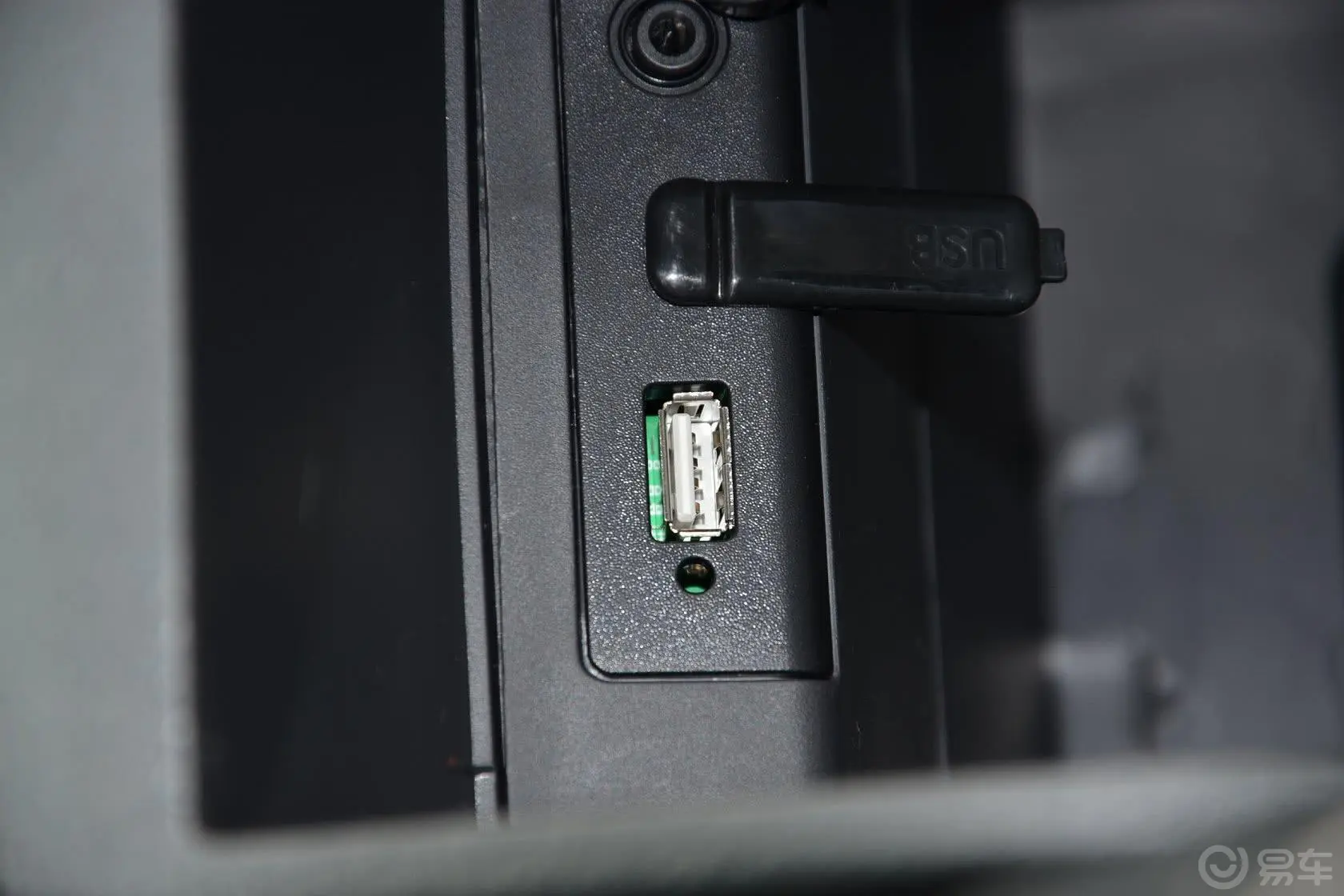 比亚迪L31.5L 手动 舒适型 节能版USB接口