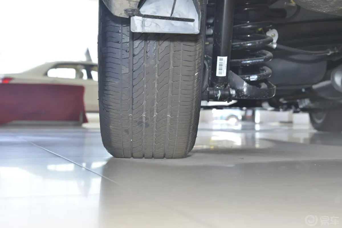 比亚迪M62.4L 自动 豪华型轮胎花纹