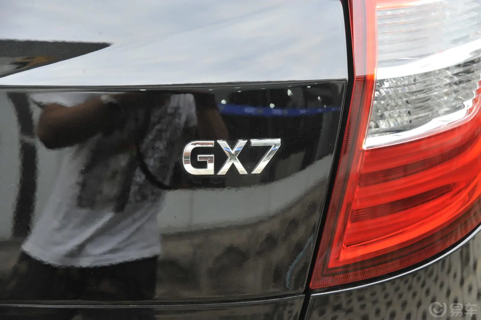 吉利GX72.4L 自动 尊贵型尾标