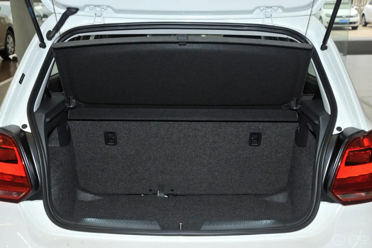 Polo1.4L 手动 风尚版行李箱空间