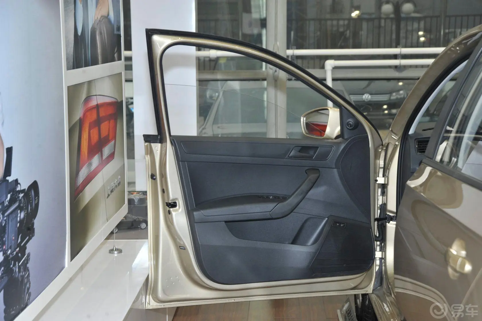 桑塔纳1.6L 手动 风尚版驾驶员侧车门内门板