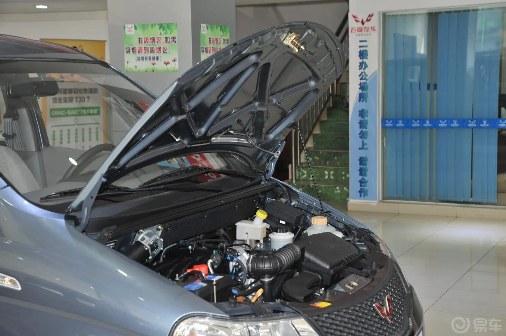 五菱宏光S11.2L 基本型发动机盖开启