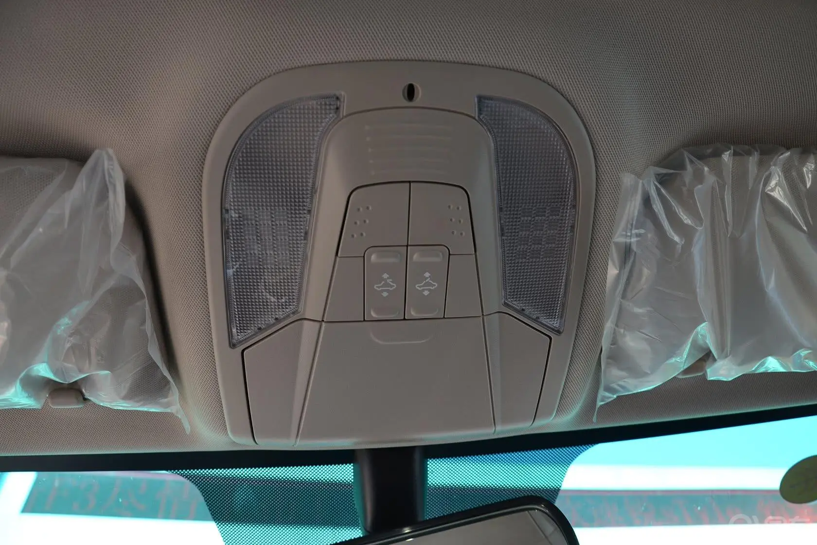 比亚迪G51.5TID 双离合 尊贵型前排车顶中央控制区