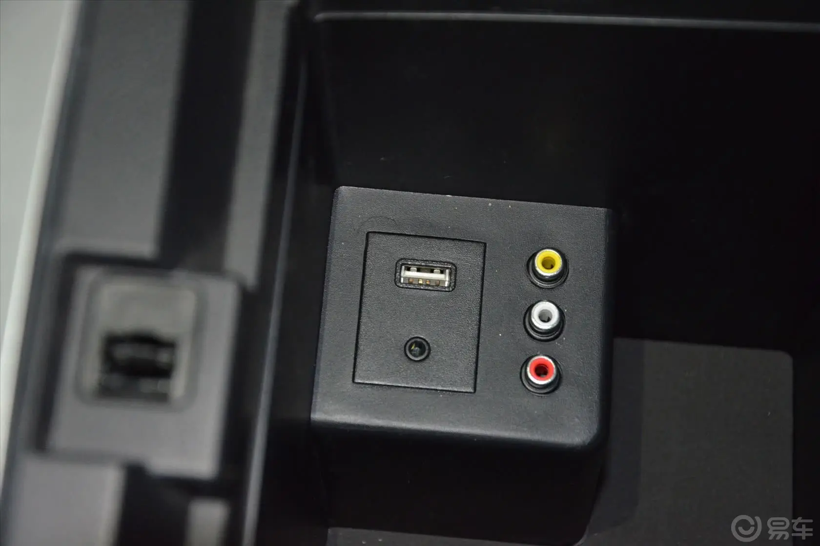 纳5舞动限量版 1.8T 自动 尊贵型USB接口