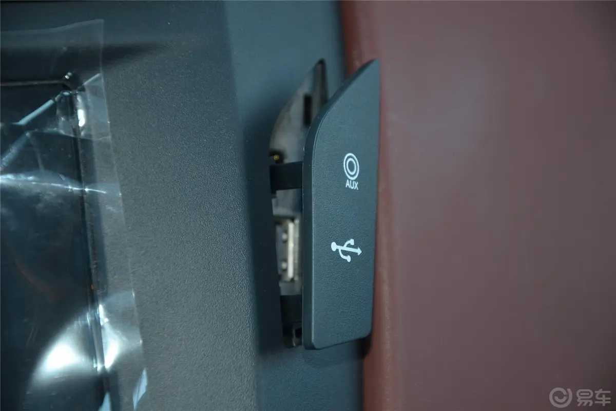 比亚迪G51.5TI 手动 尊贵型USB接口