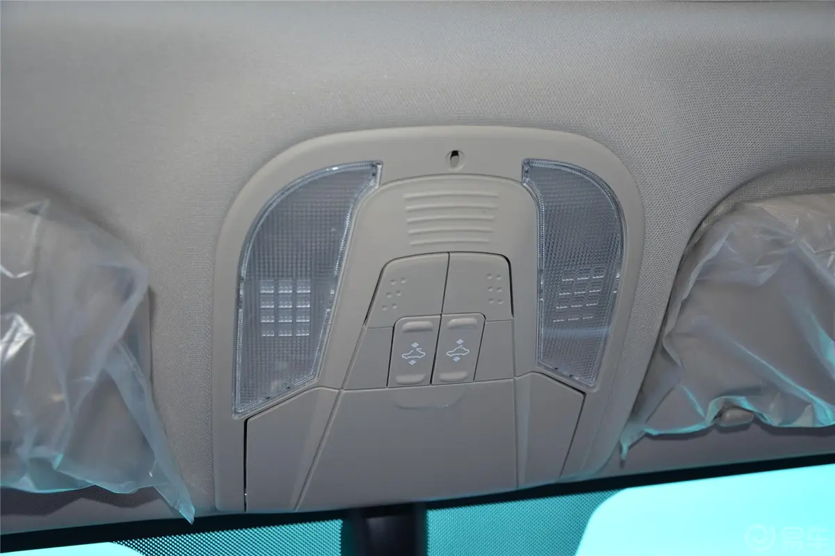 比亚迪G51.5TI 手动 尊贵型前排车顶中央控制区