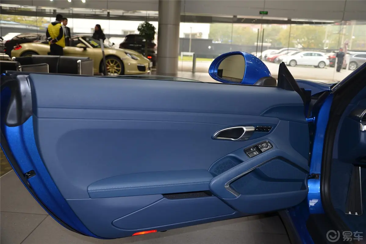保时捷911Targa 4 3.4L驾驶员侧车门内门板