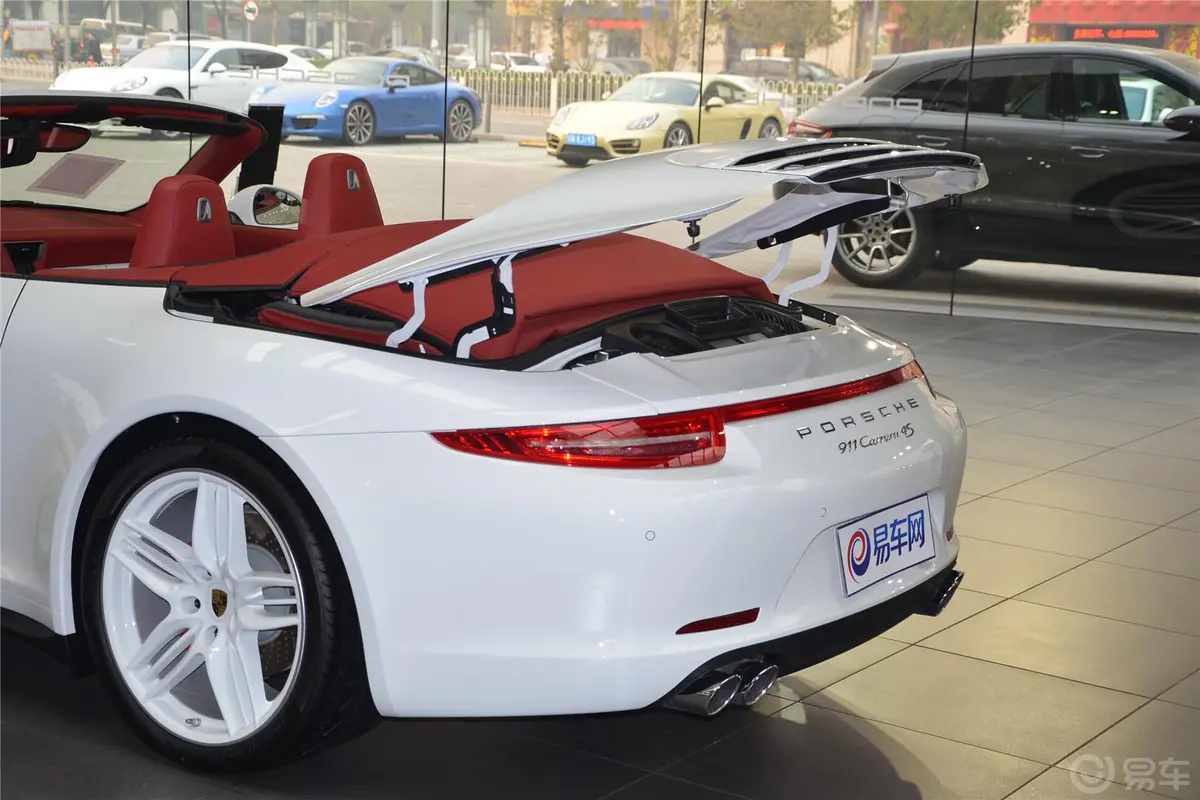 保时捷911Carrera 4S Cabriolet 3.8L内饰