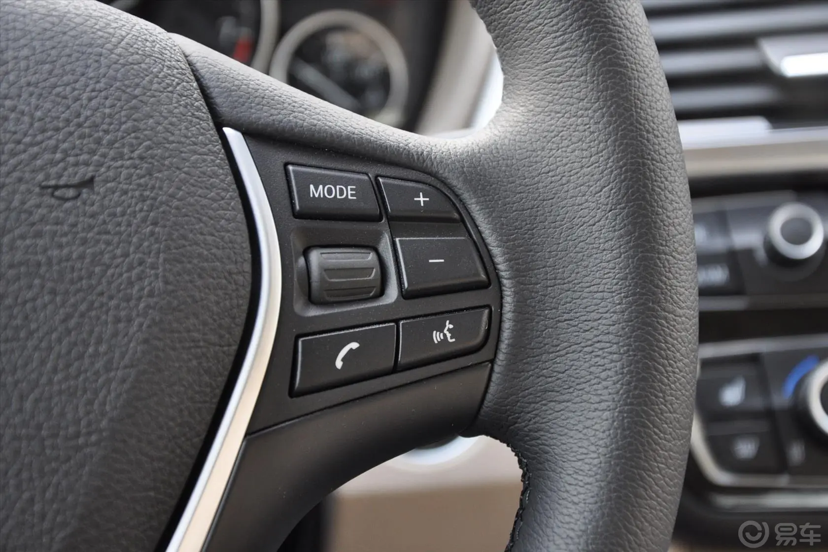 宝马4系四门轿跑车 420i 设计套装型方向盘功能键（右）