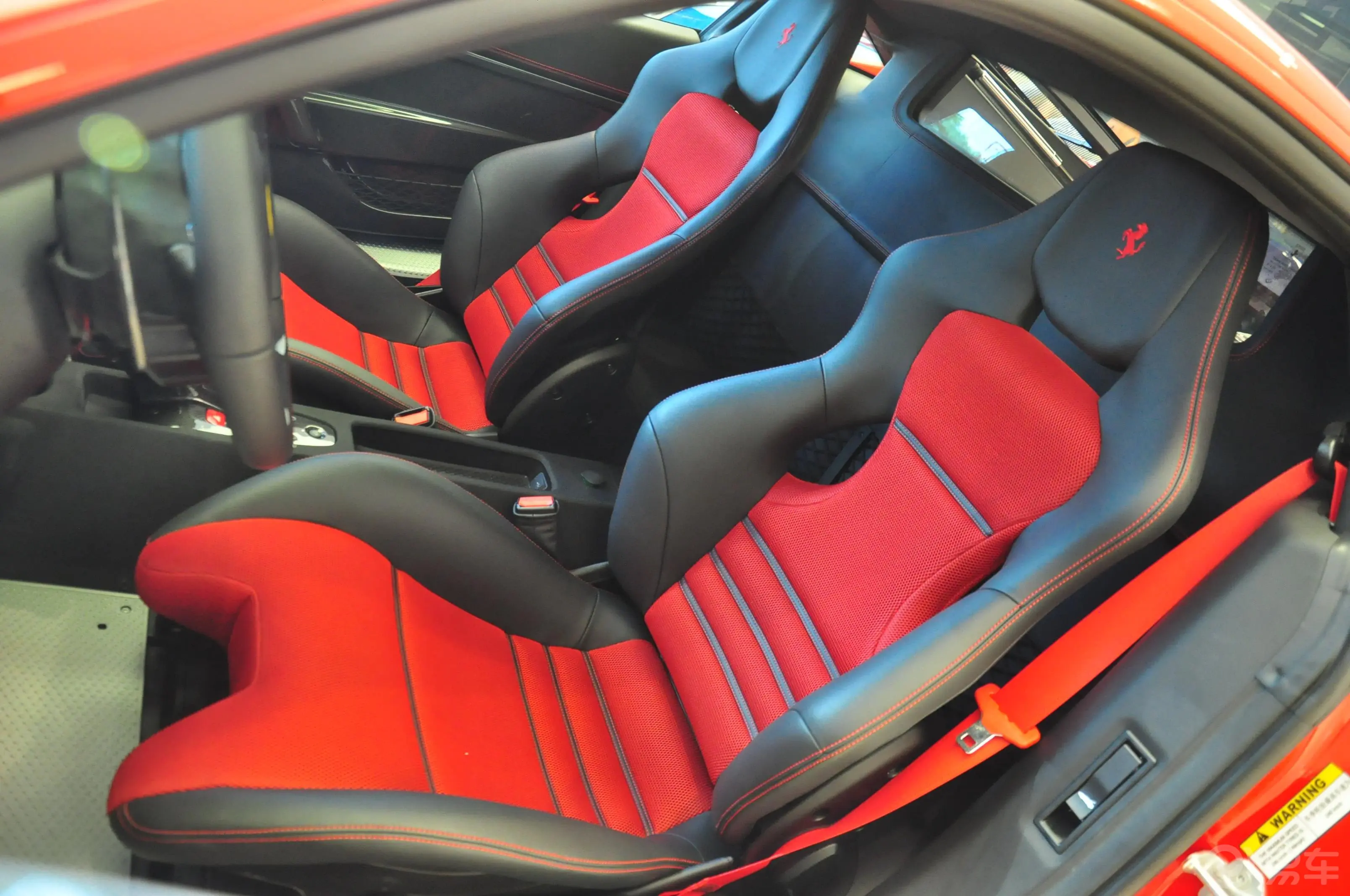 法拉利4584.5L Speciale驾驶员座椅