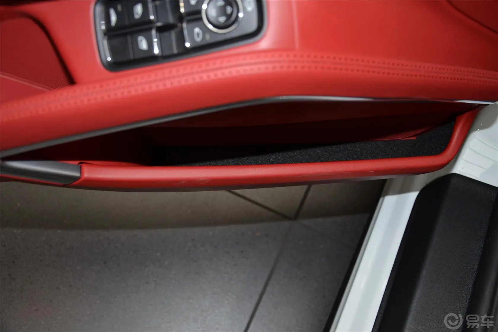 保时捷911Carrera 4S Cabriolet 3.8L驾驶员门储物盒
