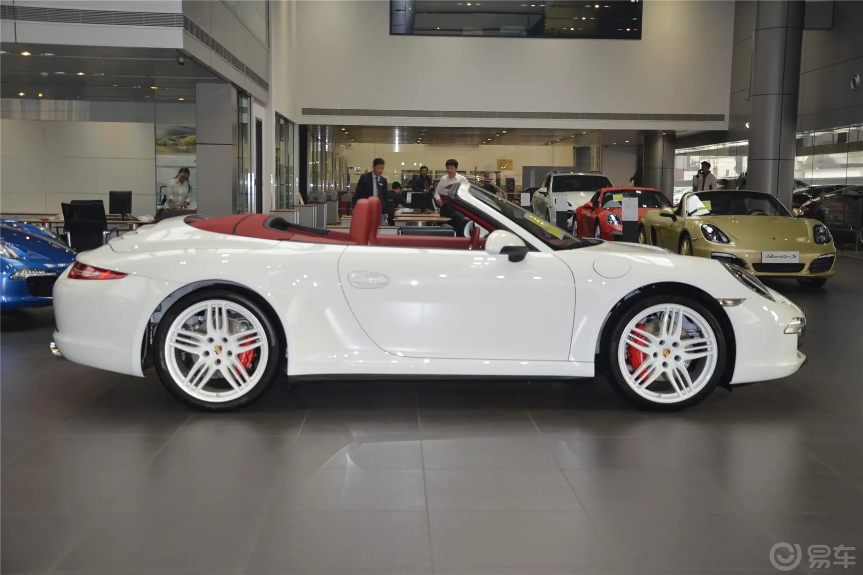 保时捷911Carrera 4S Cabriolet 3.8L正侧车头向右水平