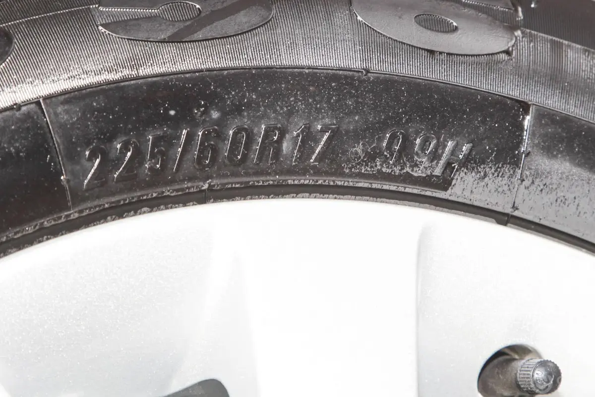 别克GL82.4L SIDI舒适版轮胎规格