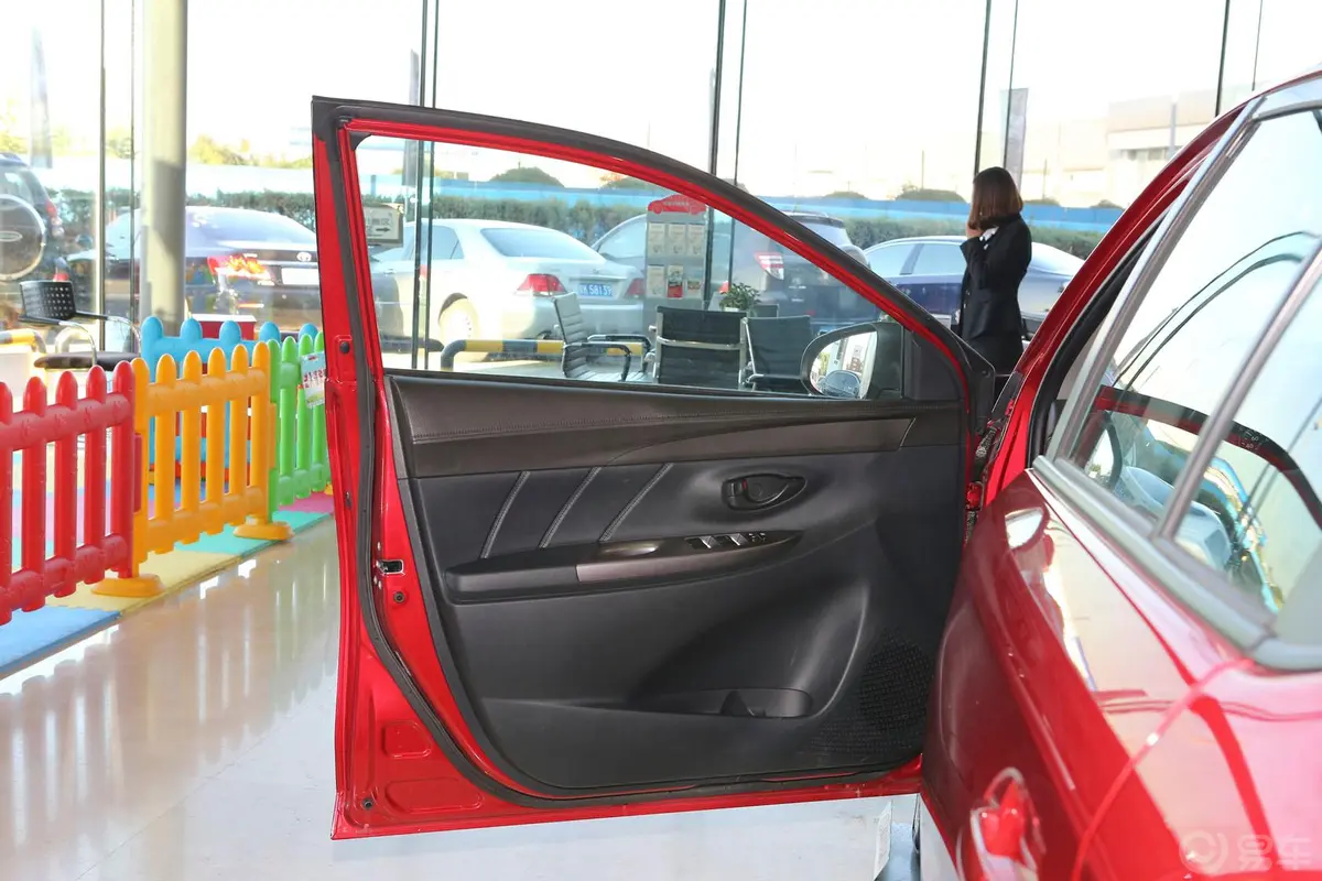 威驰1.3L 自动 型尚版驾驶员侧车门内门板