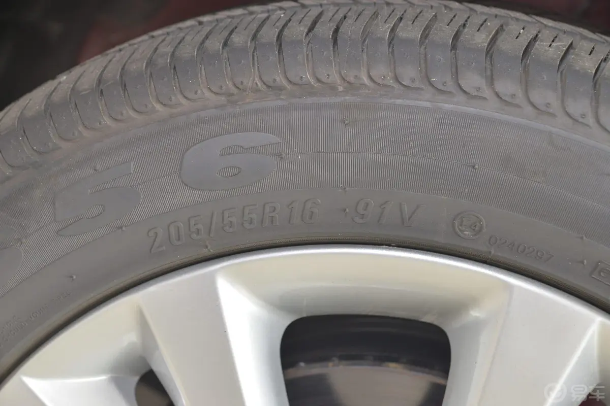 逸动1.5TGDI 自动 运动豪华型轮胎规格