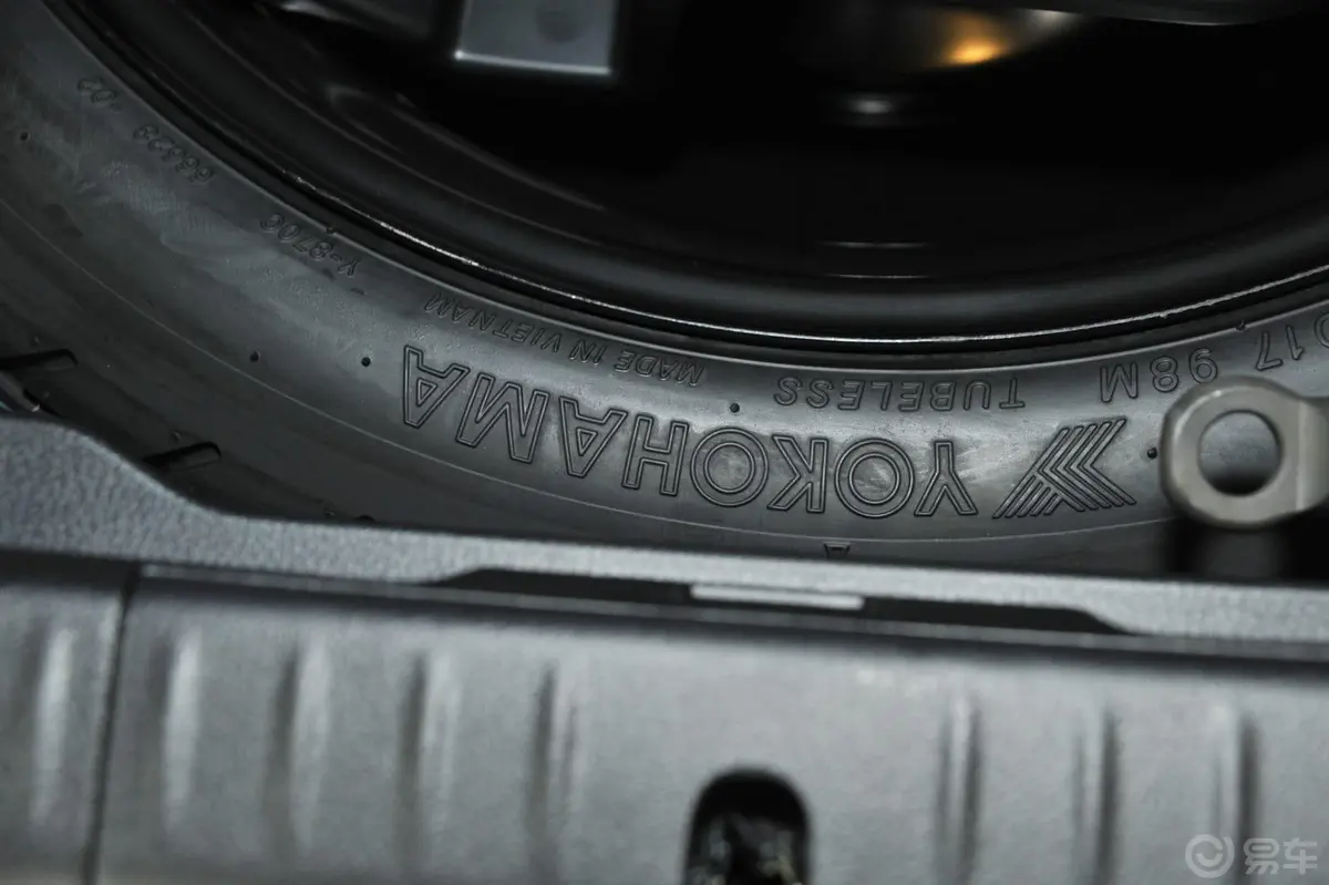 雷克萨斯CT200h 1.8L 自动 舒适版（单色）备胎品牌