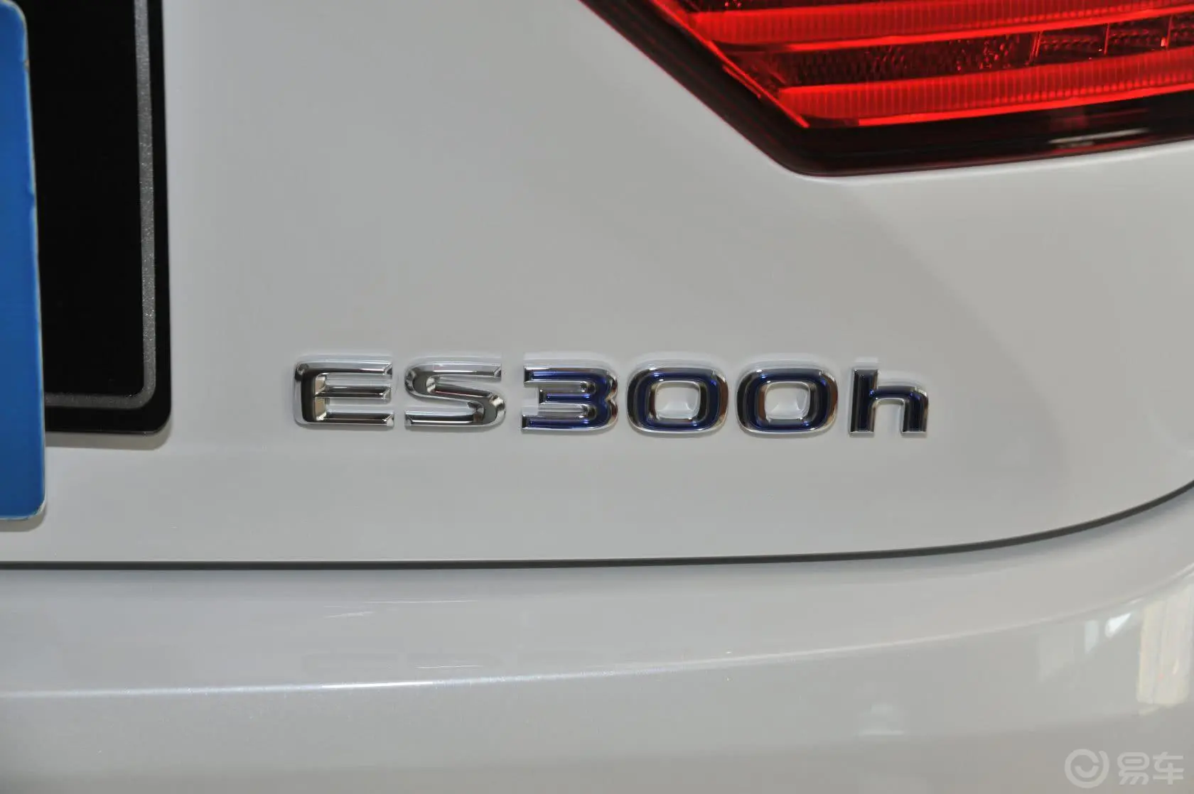 雷克萨斯ES300h 舒适版尾标