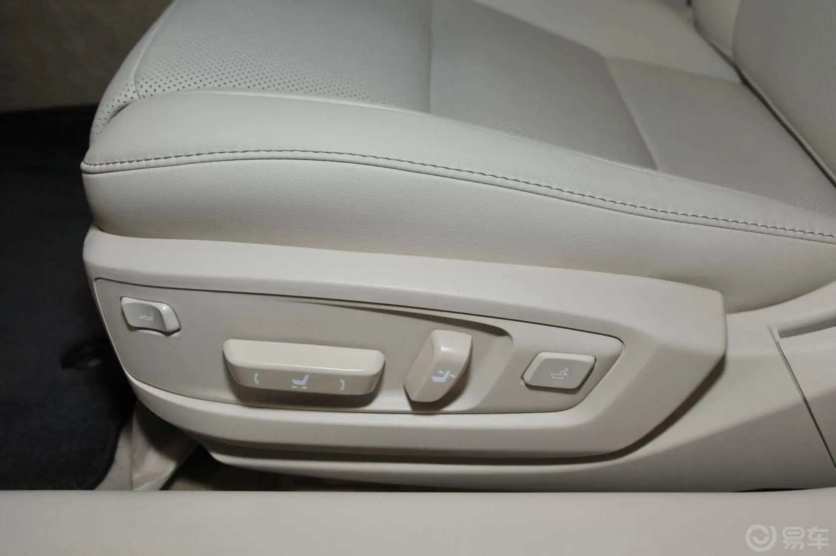 雷克萨斯ES300h 舒适版座椅调节键