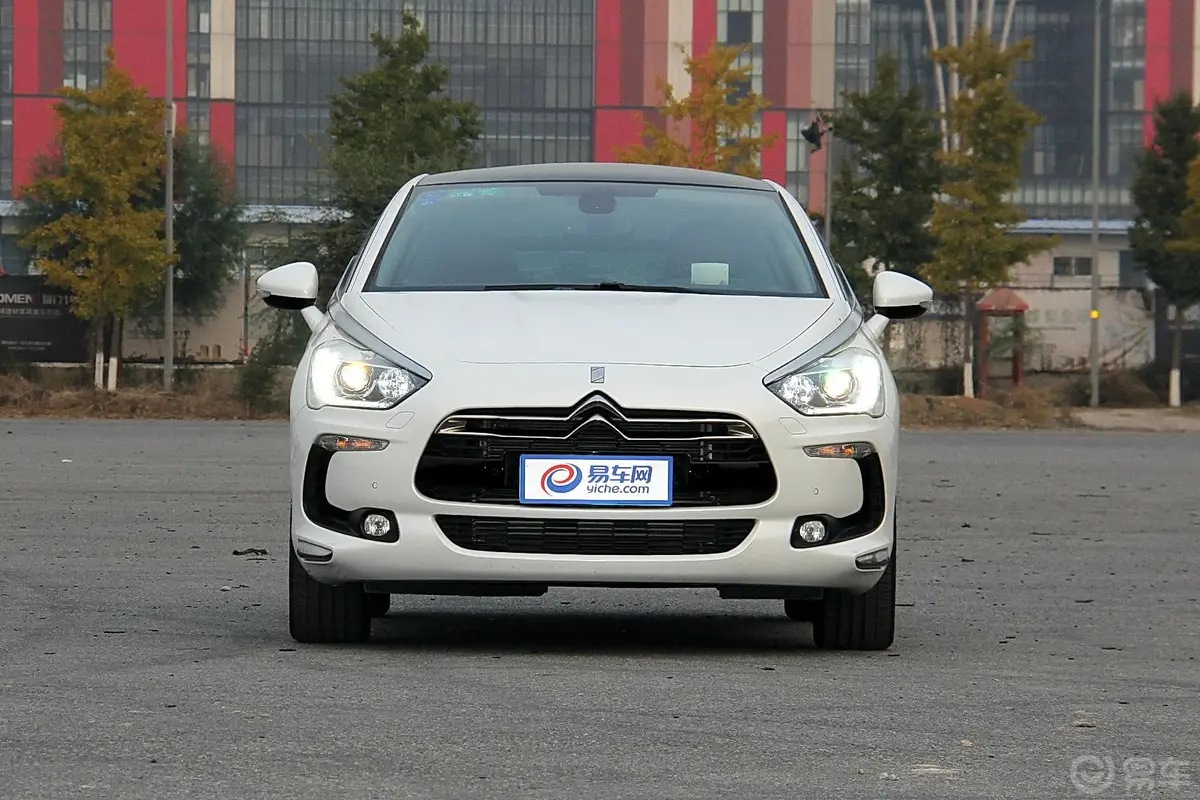 DS 51.6T 手自一体 THP200 尊享版正前水平