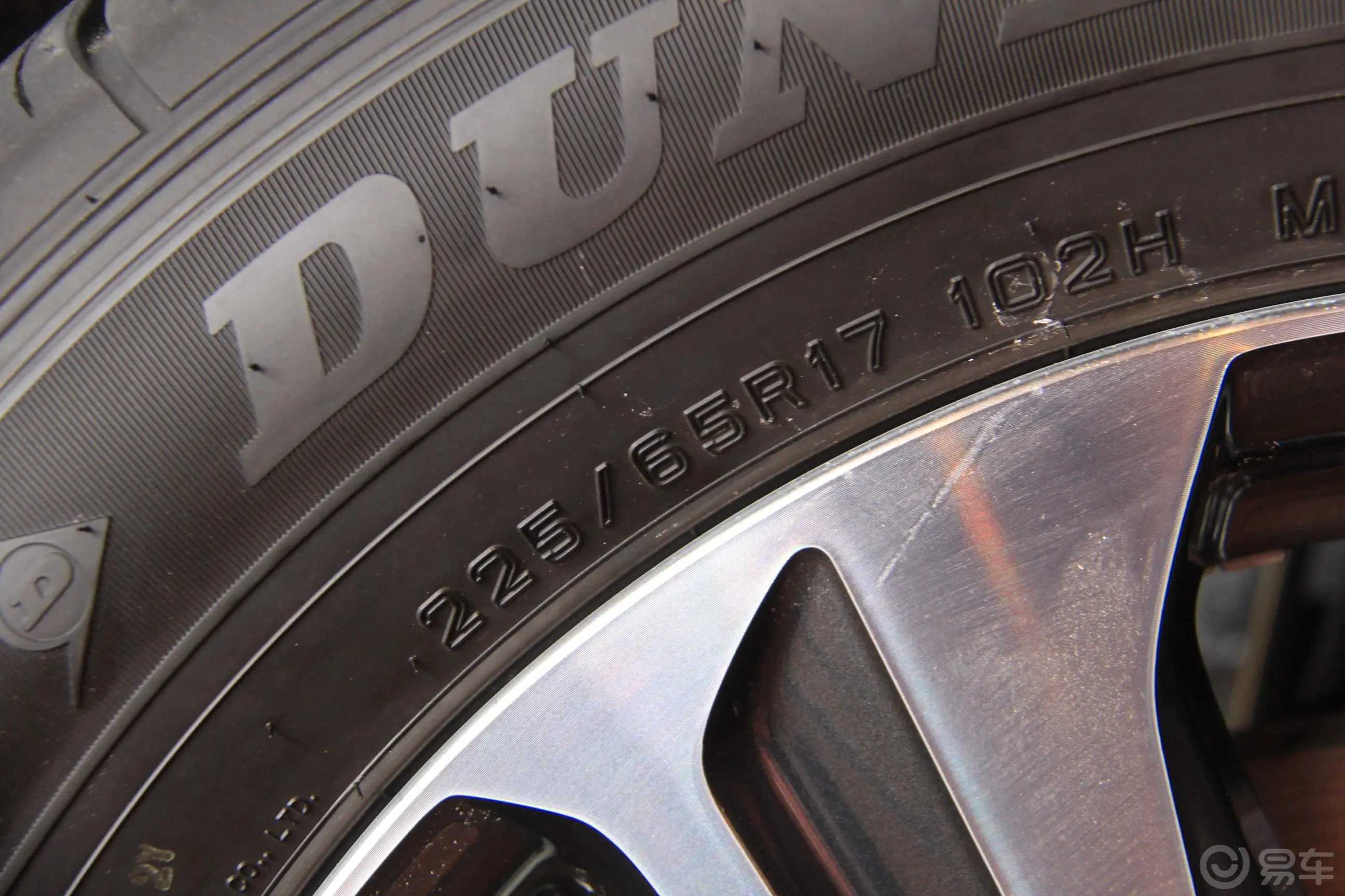 RAV4荣放2.5L 手自一体 尊贵版轮胎规格