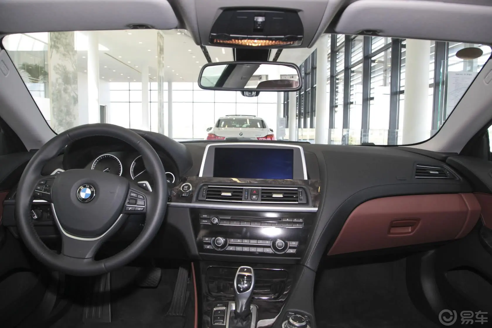 宝马6系640i xDrive Gran Coupe前排中央扶手箱空间