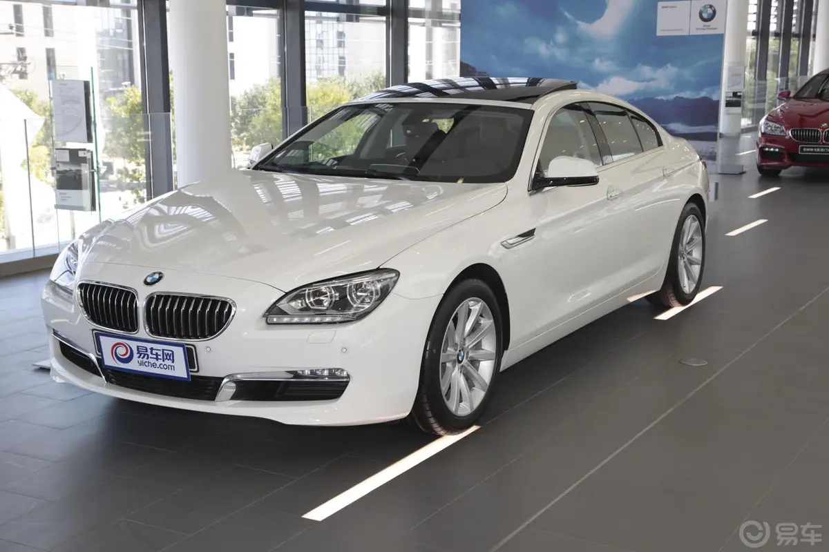 宝马6系640i xDrive Gran Coupe侧前45度车头向左水平